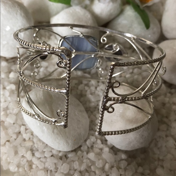 🎉💙GORGEOUS CUFF BRACELET🛍🛍 - Picture 7 of 8